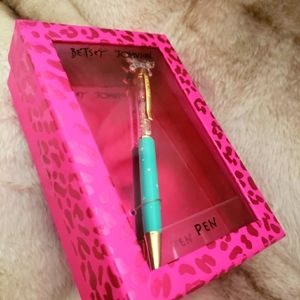 Beautiful Betsey Johnson pen